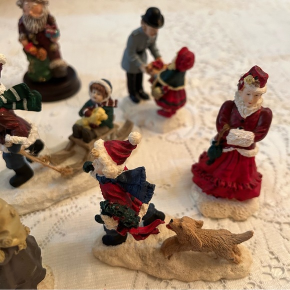 Vintage Village Square Collector Pieces - Picture 4 of 12